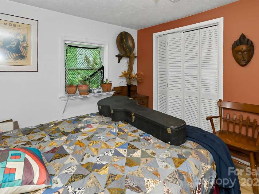 524 Clear Creek Road, Burnsville, NC 28714.  MLS# CAR4281347, YatesRealty ID 27476. 