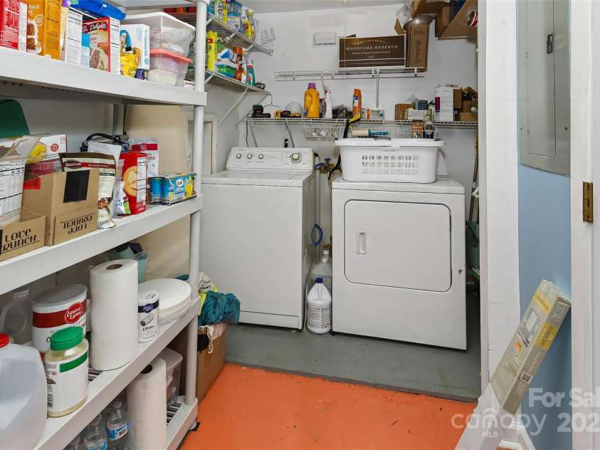 524 Clear Creek Road, Burnsville, NC 28714.  MLS# CAR4281347, YatesRealty ID 27476. 