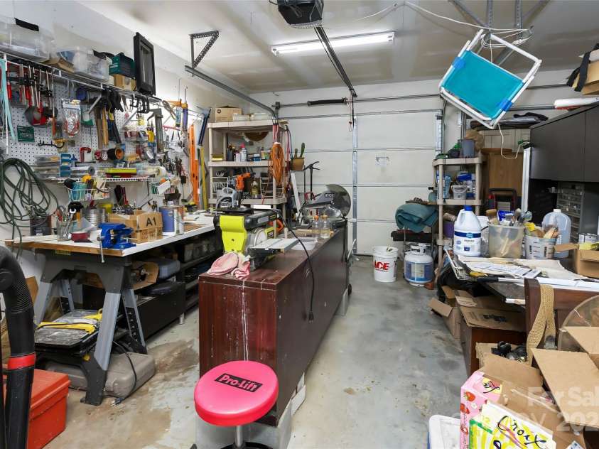 524 Clear Creek Road, Burnsville, NC 28714.  MLS# CAR4281347, YatesRealty ID 27476. 