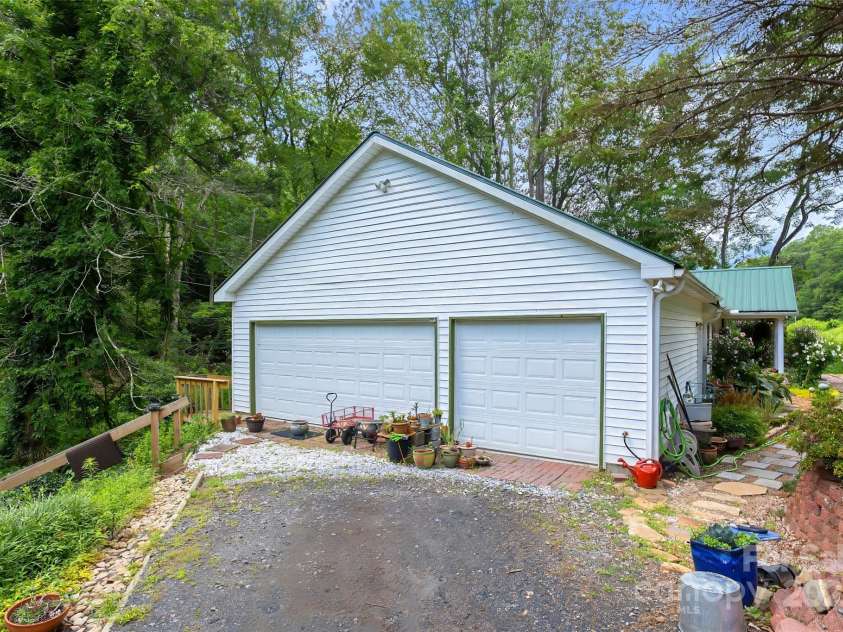 524 Clear Creek Road, Burnsville, NC 28714.  MLS# CAR4281347, YatesRealty ID 27476. 