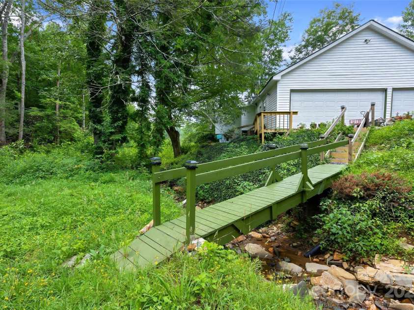 524 Clear Creek Road, Burnsville, NC 28714.  MLS# CAR4281347, YatesRealty ID 27476. 