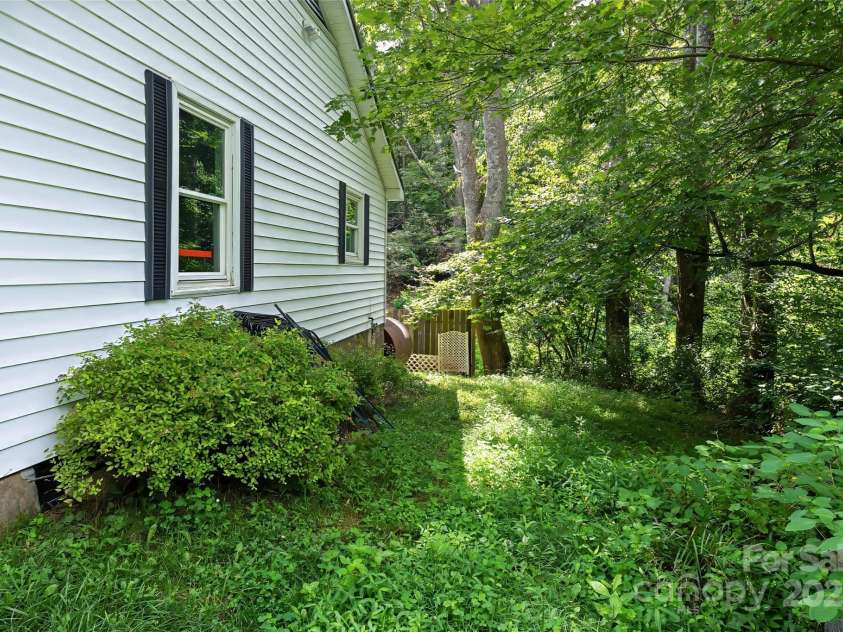 524 Clear Creek Road, Burnsville, NC 28714.  MLS# CAR4281347, YatesRealty ID 27476. 