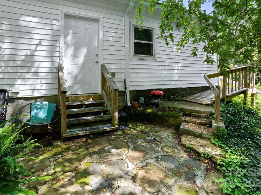 524 Clear Creek Road, Burnsville, NC 28714.  MLS# CAR4281347, YatesRealty ID 27476. 