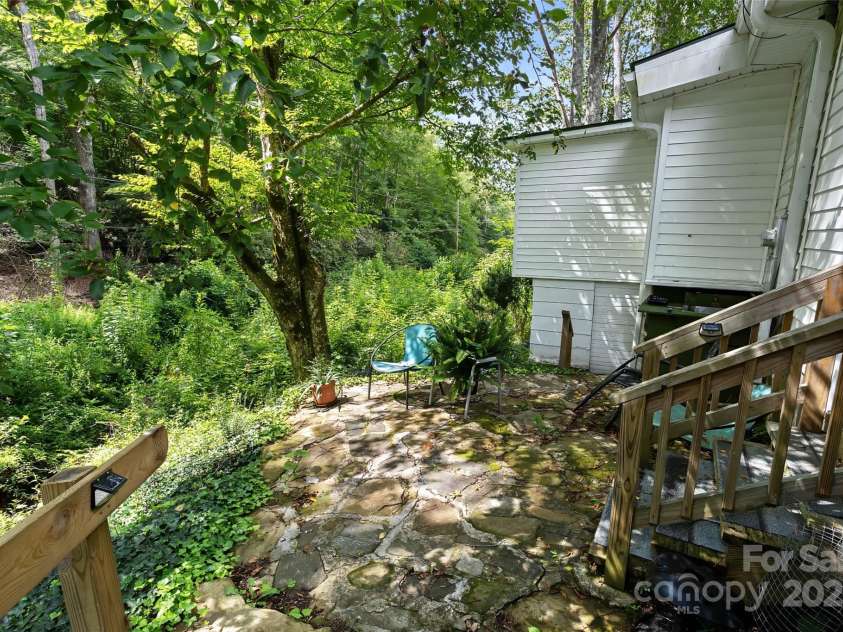 524 Clear Creek Road, Burnsville, NC 28714.  MLS# CAR4281347, YatesRealty ID 27476. 