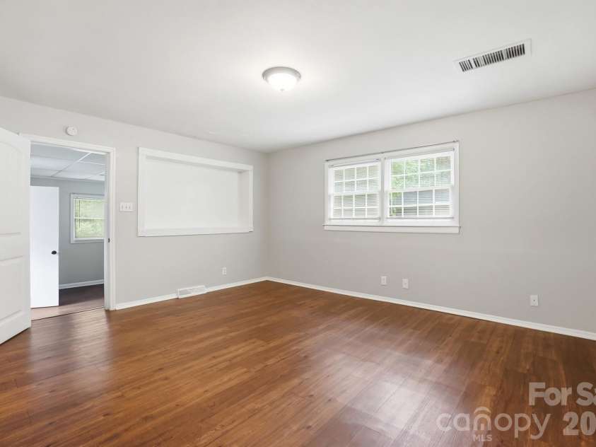 6308 Covecreek Drive, Charlotte, NC 28215.  MLS# CAR4386365, YatesRealty ID 27477. Dining into Office
