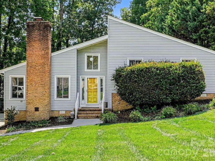 7944 Pawtuckett Road, Charlotte, NC 28214.  MLS# CAR4389168, YatesRealty ID 27478. 