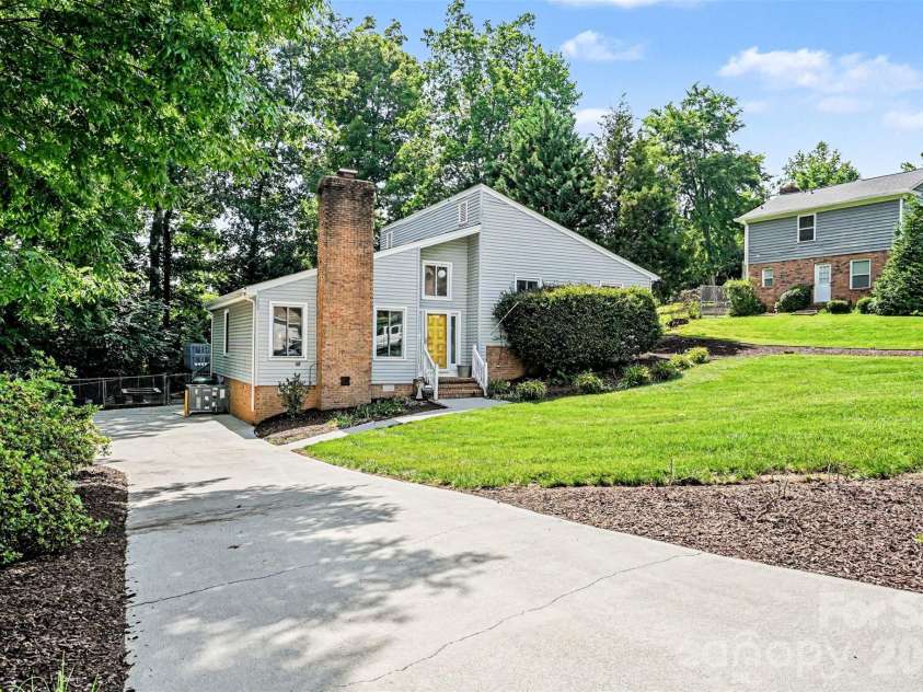 7944 Pawtuckett Road, Charlotte, NC 28214.  MLS# CAR4389168, YatesRealty ID 27478. 