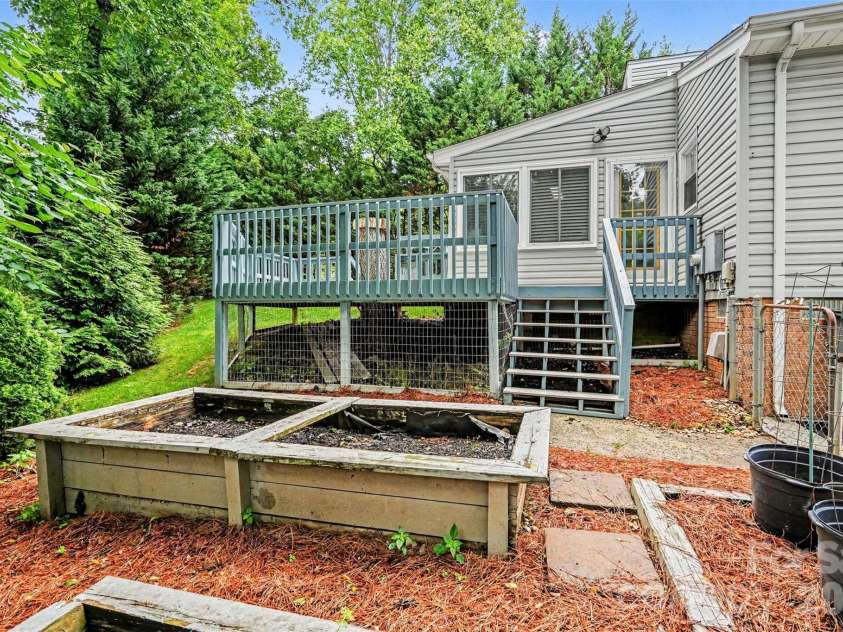 7944 Pawtuckett Road, Charlotte, NC 28214.  MLS# CAR4389168, YatesRealty ID 27478. 