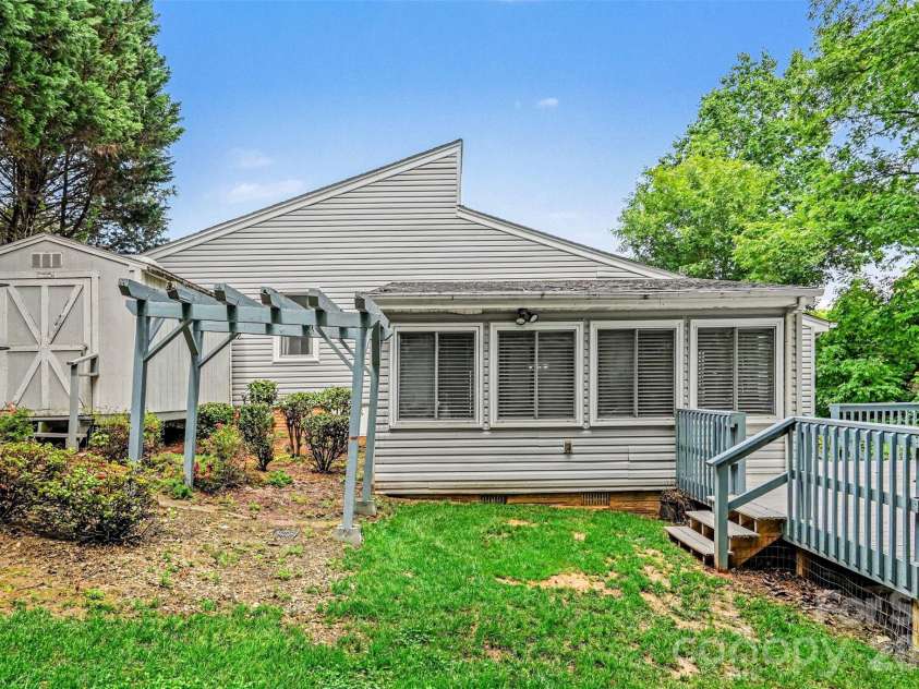7944 Pawtuckett Road, Charlotte, NC 28214.  MLS# CAR4389168, YatesRealty ID 27478. 
