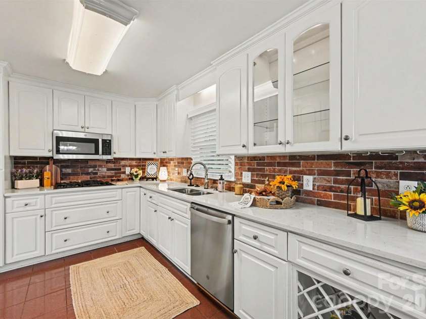 7944 Pawtuckett Road, Charlotte, NC 28214.  MLS# CAR4389168, YatesRealty ID 27478. 