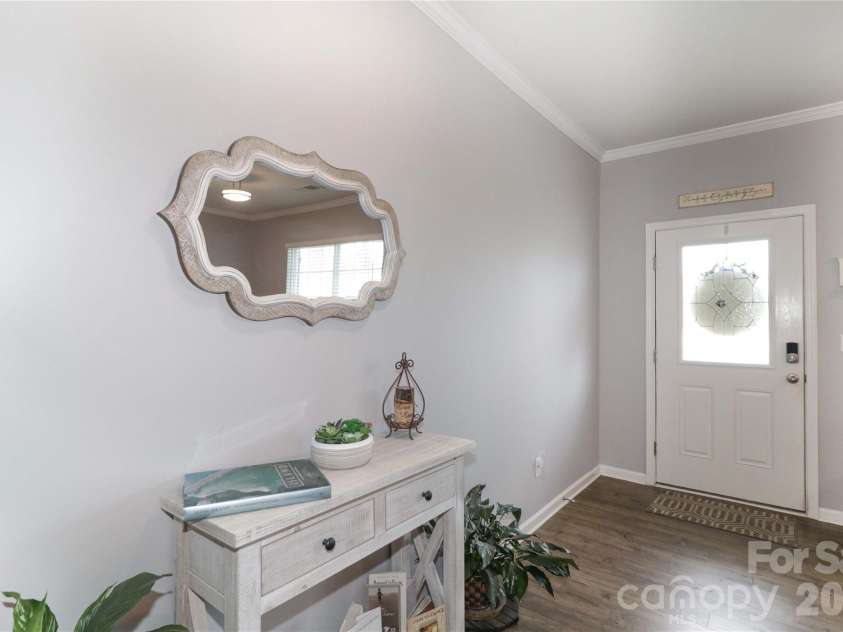 124 Kingsway Drive, Mooresville, NC 28115.  MLS# CAR4387843, YatesRealty ID 27479. 