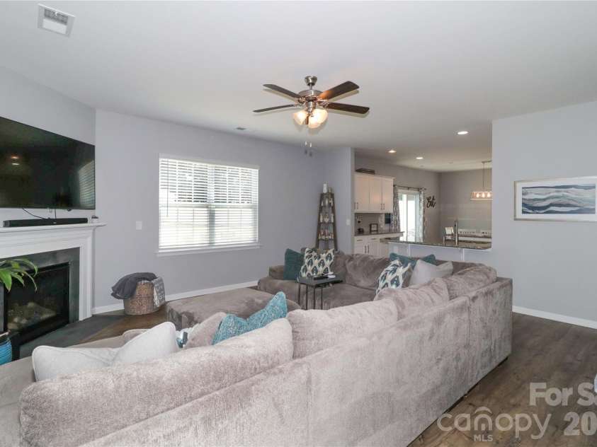 124 Kingsway Drive, Mooresville, NC 28115.  MLS# CAR4387843, YatesRealty ID 27479. 