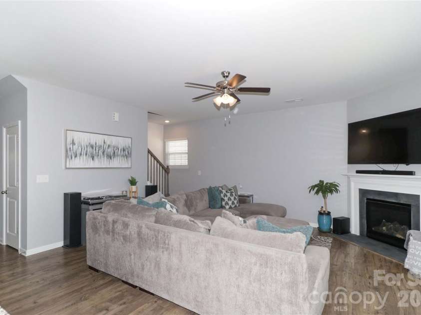124 Kingsway Drive, Mooresville, NC 28115.  MLS# CAR4387843, YatesRealty ID 27479. 