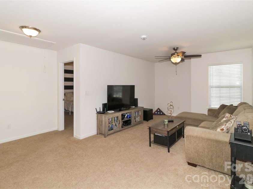 124 Kingsway Drive, Mooresville, NC 28115.  MLS# CAR4387843, YatesRealty ID 27479. 