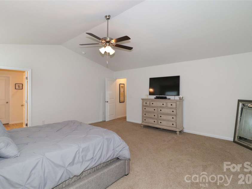 124 Kingsway Drive, Mooresville, NC 28115.  MLS# CAR4387843, YatesRealty ID 27479. 
