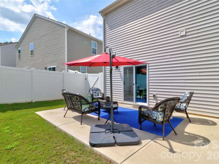 124 Kingsway Drive, Mooresville, NC 28115.  MLS# CAR4387843, YatesRealty ID 27479. 