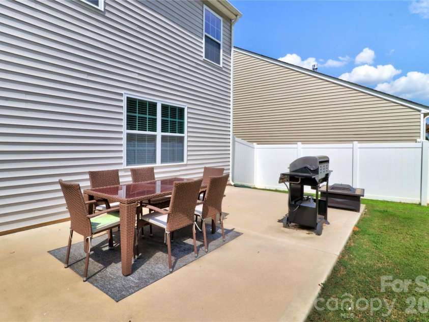 124 Kingsway Drive, Mooresville, NC 28115.  MLS# CAR4387843, YatesRealty ID 27479. 