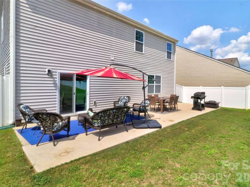 124 Kingsway Drive, Mooresville, NC 28115.  MLS# CAR4387843, YatesRealty ID 27479. 