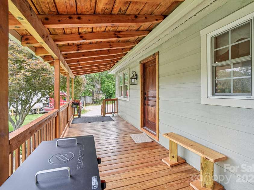 24 King Road, Waynesville, NC 28786.  MLS# CAR4267936, YatesRealty ID 2748. 
