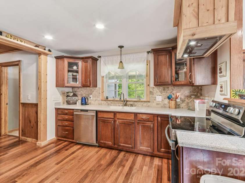24 King Road, Waynesville, NC 28786.  MLS# CAR4267936, YatesRealty ID 2748. 