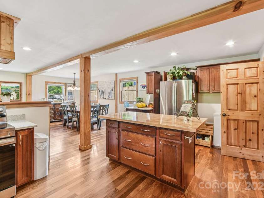 24 King Road, Waynesville, NC 28786.  MLS# CAR4267936, YatesRealty ID 2748. 