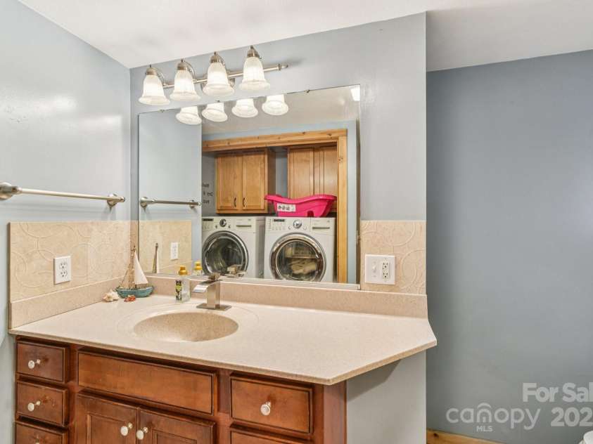 24 King Road, Waynesville, NC 28786.  MLS# CAR4267936, YatesRealty ID 2748. 