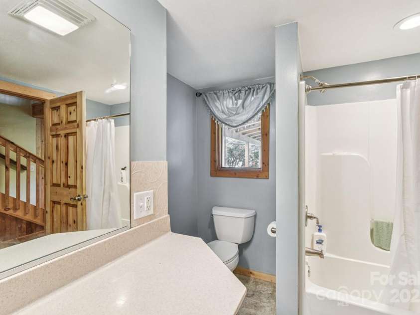 24 King Road, Waynesville, NC 28786.  MLS# CAR4267936, YatesRealty ID 2748. 
