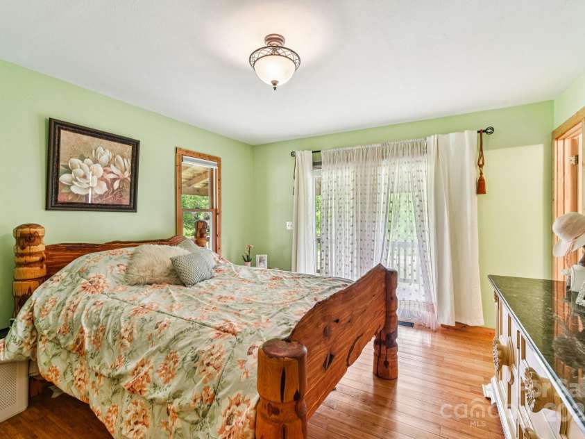 24 King Road, Waynesville, NC 28786.  MLS# CAR4267936, YatesRealty ID 2748. 