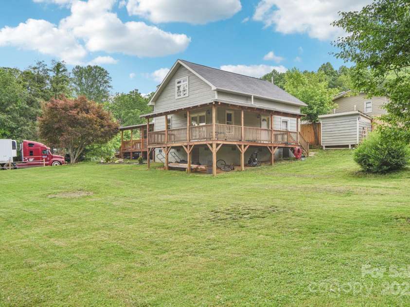 24 King Road, Waynesville, NC 28786.  MLS# CAR4267936, YatesRealty ID 2748. 