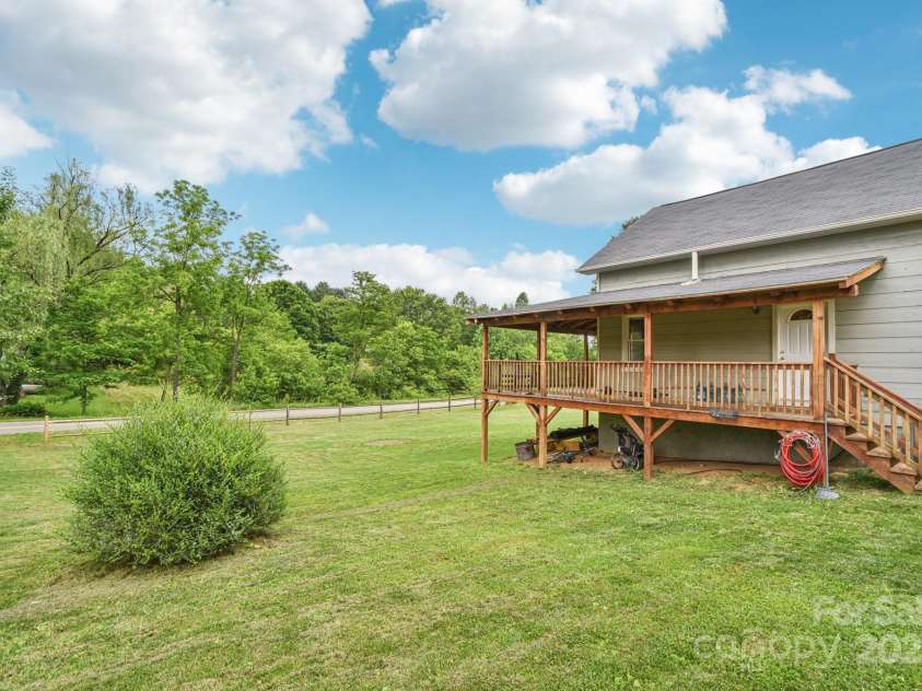 24 King Road, Waynesville, NC 28786.  MLS# CAR4267936, YatesRealty ID 2748. 