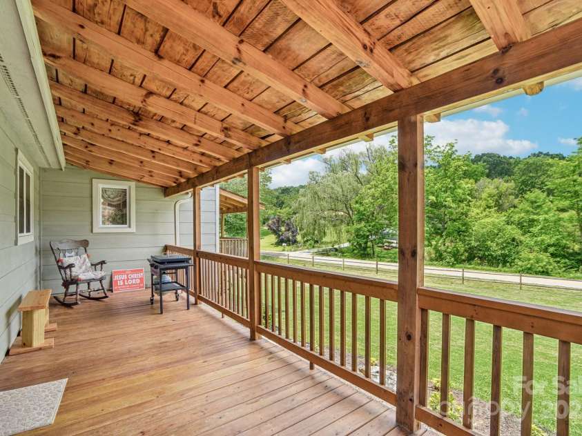 24 King Road, Waynesville, NC 28786.  MLS# CAR4267936, YatesRealty ID 2748. 