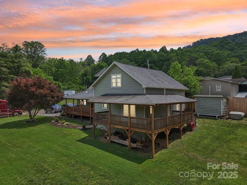 24 King Road, Waynesville, NC 28786.  MLS# CAR4267936, YatesRealty ID 2748. 
