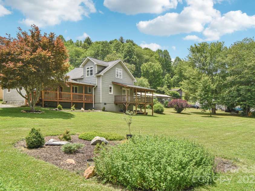 24 King Road, Waynesville, NC 28786.  MLS# CAR4267936, YatesRealty ID 2748. 