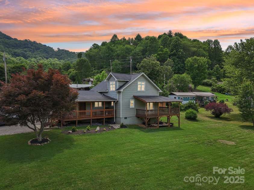 24 King Road, Waynesville, NC 28786.  MLS# CAR4267936, YatesRealty ID 2748. 