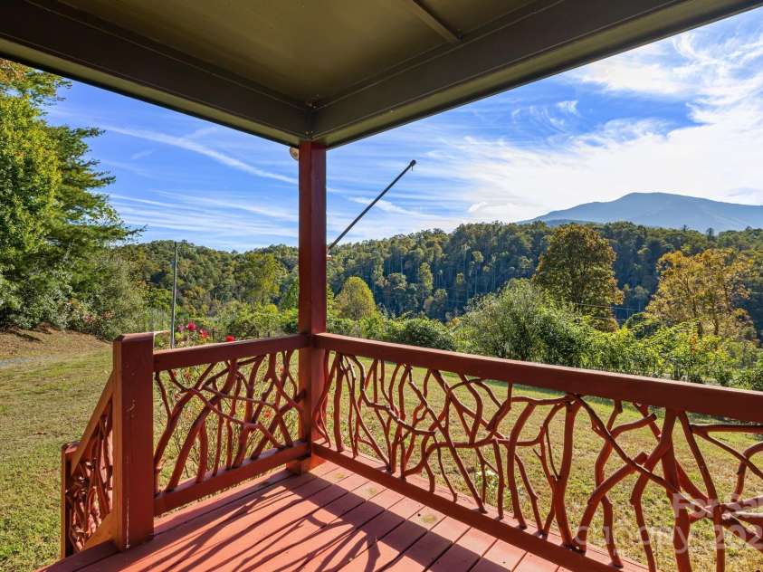 830 Windy River Ridge, Burnsville, NC 28714.  MLS# CAR4286144, YatesRealty ID 2748. 