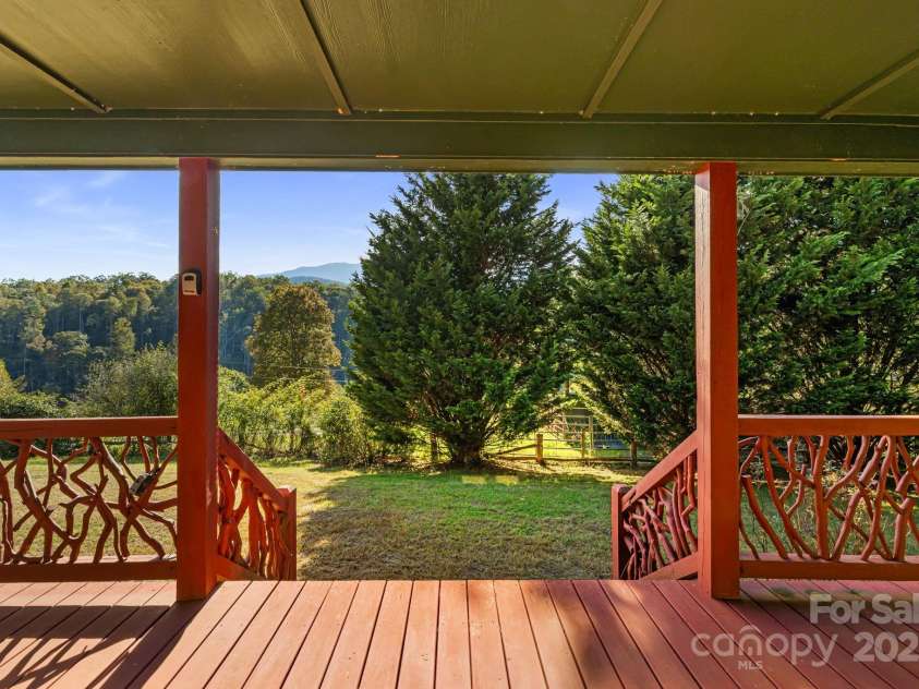 830 Windy River Ridge, Burnsville, NC 28714.  MLS# CAR4286144, YatesRealty ID 2748. 