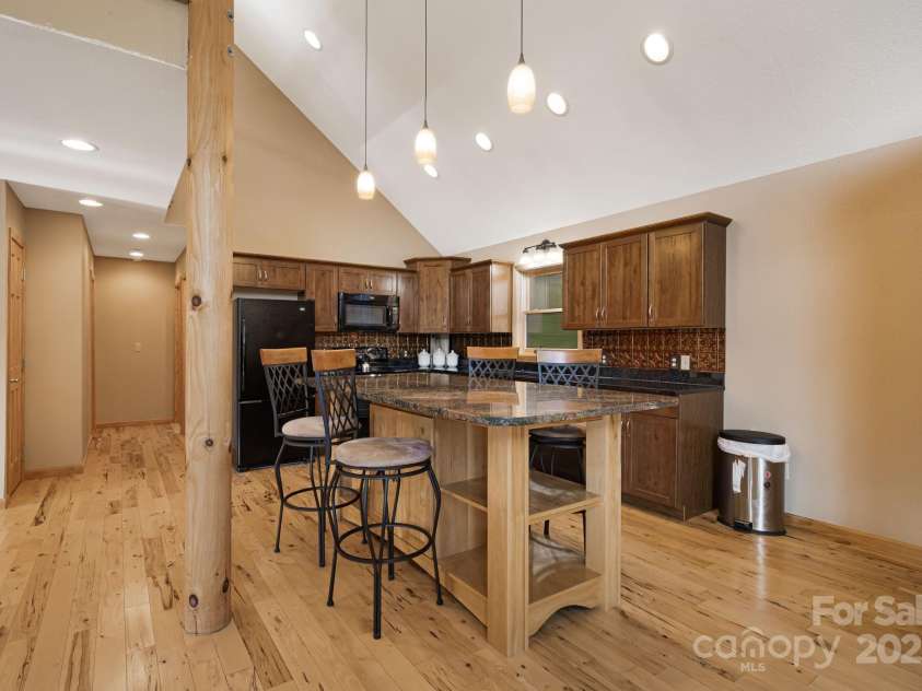 830 Windy River Ridge, Burnsville, NC 28714.  MLS# CAR4286144, YatesRealty ID 2748. 