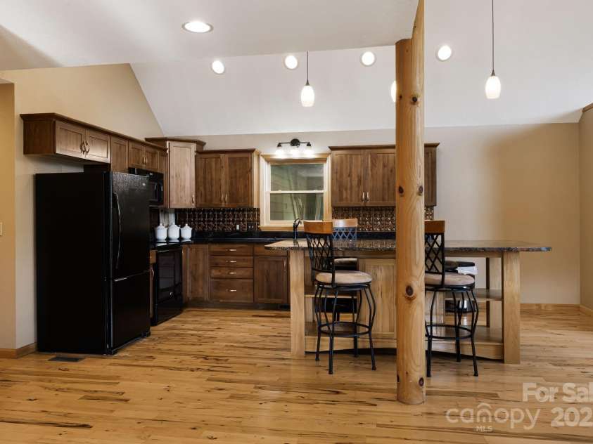 830 Windy River Ridge, Burnsville, NC 28714.  MLS# CAR4286144, YatesRealty ID 2748. 