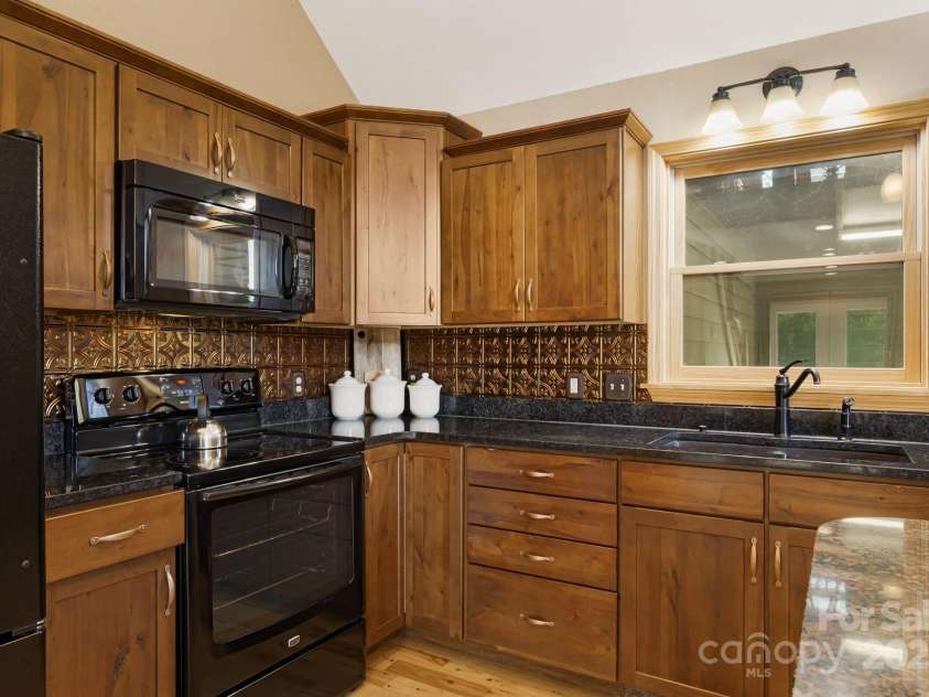 830 Windy River Ridge, Burnsville, NC 28714.  MLS# CAR4286144, YatesRealty ID 2748. 