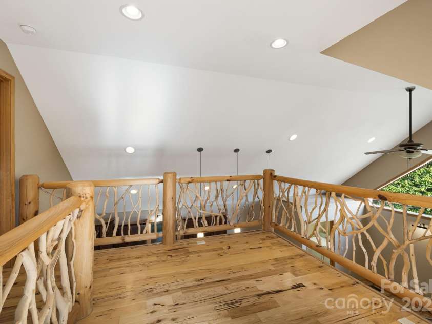 830 Windy River Ridge, Burnsville, NC 28714.  MLS# CAR4286144, YatesRealty ID 2748. 