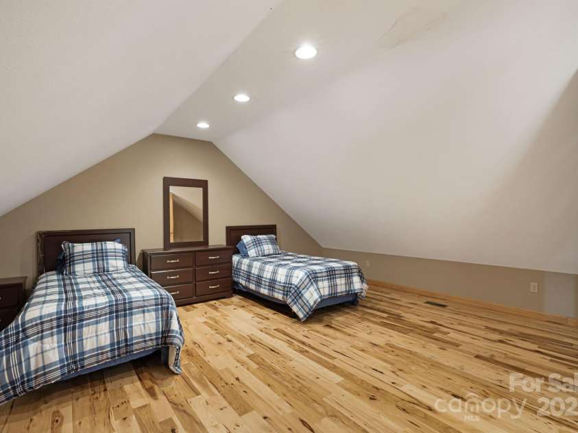 830 Windy River Ridge, Burnsville, NC 28714.  MLS# CAR4286144, YatesRealty ID 2748. 