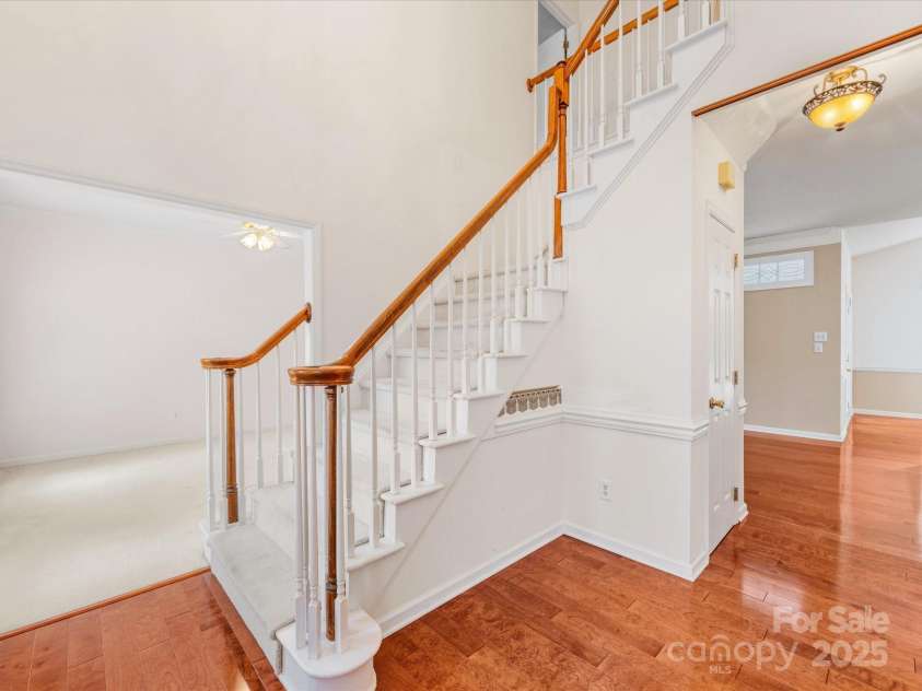 15139 Wiltshire Manor Drive, Charlotte, NC 28278.  MLS# CAR4279893, YatesRealty ID 27480. 
