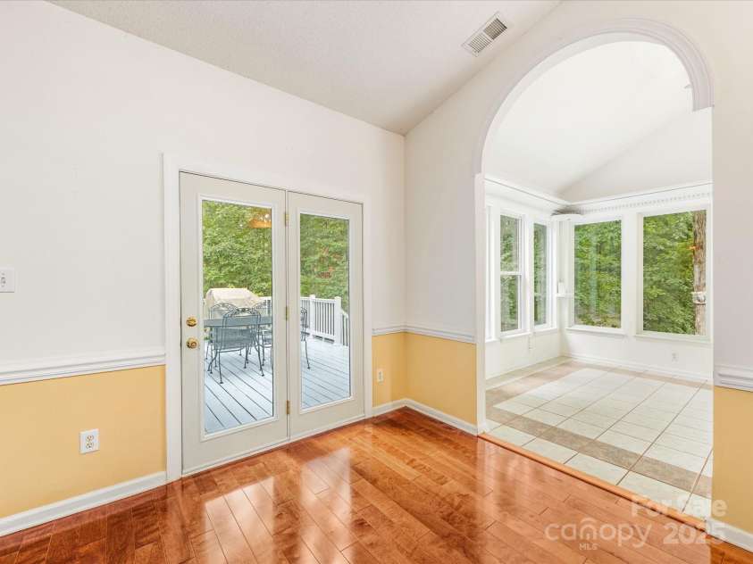 15139 Wiltshire Manor Drive, Charlotte, NC 28278.  MLS# CAR4279893, YatesRealty ID 27480. 