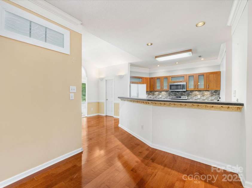 15139 Wiltshire Manor Drive, Charlotte, NC 28278.  MLS# CAR4279893, YatesRealty ID 27480. 