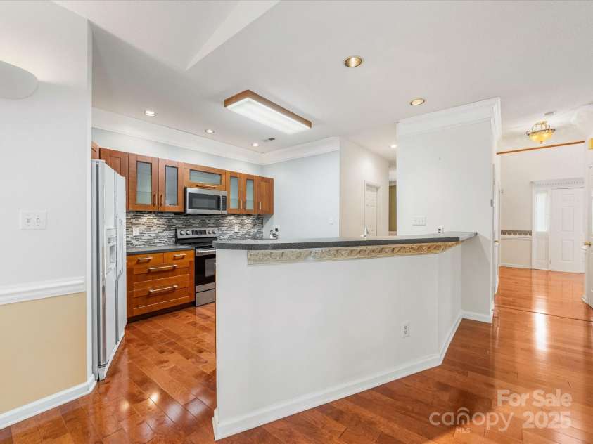 15139 Wiltshire Manor Drive, Charlotte, NC 28278.  MLS# CAR4279893, YatesRealty ID 27480. 