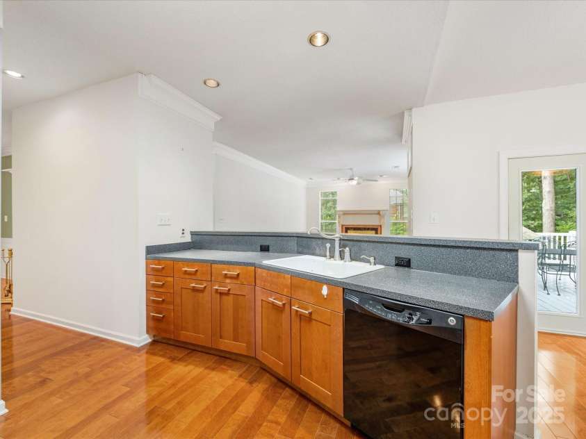 15139 Wiltshire Manor Drive, Charlotte, NC 28278.  MLS# CAR4279893, YatesRealty ID 27480. 