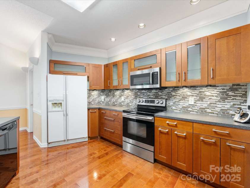 15139 Wiltshire Manor Drive, Charlotte, NC 28278.  MLS# CAR4279893, YatesRealty ID 27480. 