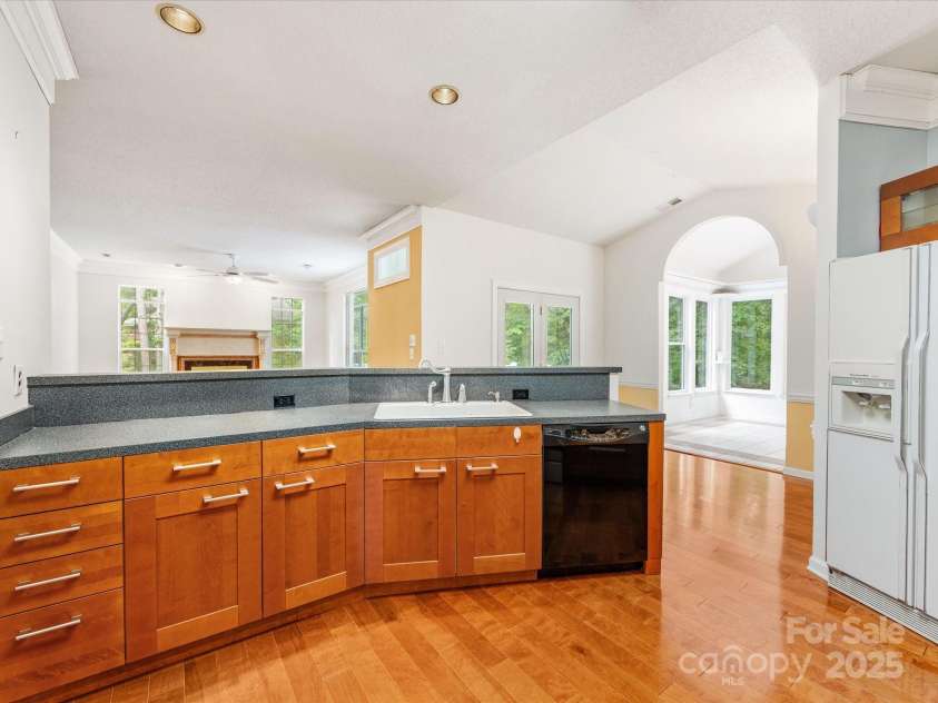 15139 Wiltshire Manor Drive, Charlotte, NC 28278.  MLS# CAR4279893, YatesRealty ID 27480. 