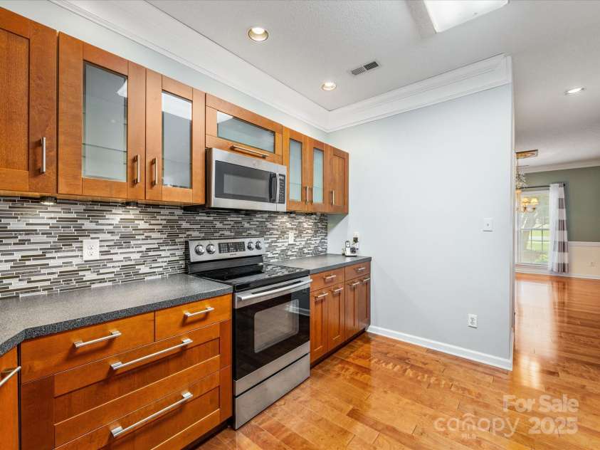 15139 Wiltshire Manor Drive, Charlotte, NC 28278.  MLS# CAR4279893, YatesRealty ID 27480. 