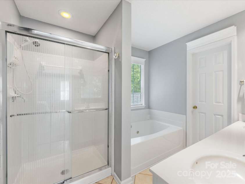 15139 Wiltshire Manor Drive, Charlotte, NC 28278.  MLS# CAR4279893, YatesRealty ID 27480. 